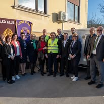 Lions mednarodni predsednik Fabrizio Oliveira si je ob obisku našega distrikta supaj z Loreno Hus, mednarodno direktorico ogledal razdelilnico hrane v Celju