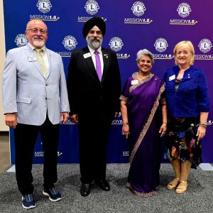 Lorena Hus, Lions mednarodna direktorica in A. P. Singh, predsednik Lions International v lionističnem letu 2025-2026 s soprogoma