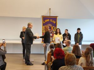 Priznanja je podelil Tomaž Podlesnik, LIONS predsednik 4. cone 2. regije